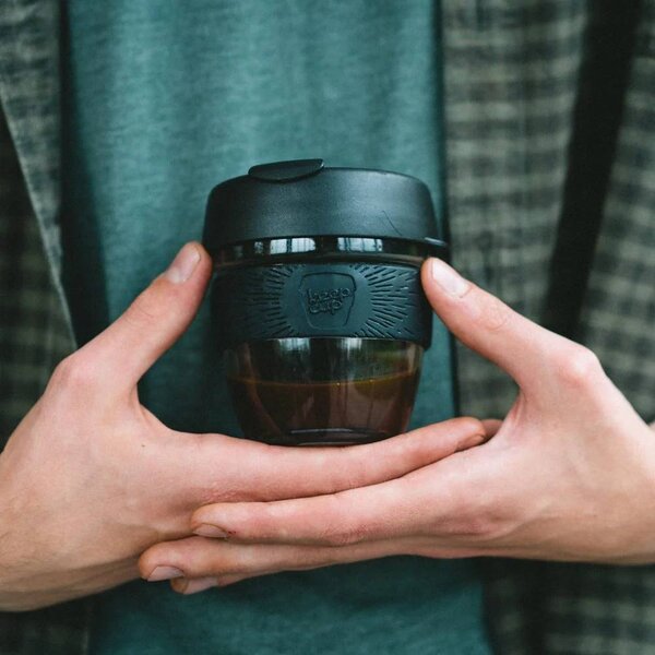 Skleněný hrnek KeepCup Brew Black S, 227 ml