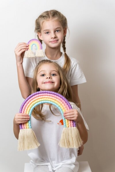 Velká duhová macramé duha