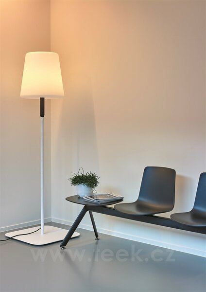 Royal Botania Stojící lampa Glow, hliníkový rám bílý, teak, stínidlo polyethylen, LED 4,3W, 700lm, 2700K, 100-240V, 50/60Hz, vč. driver 500mA