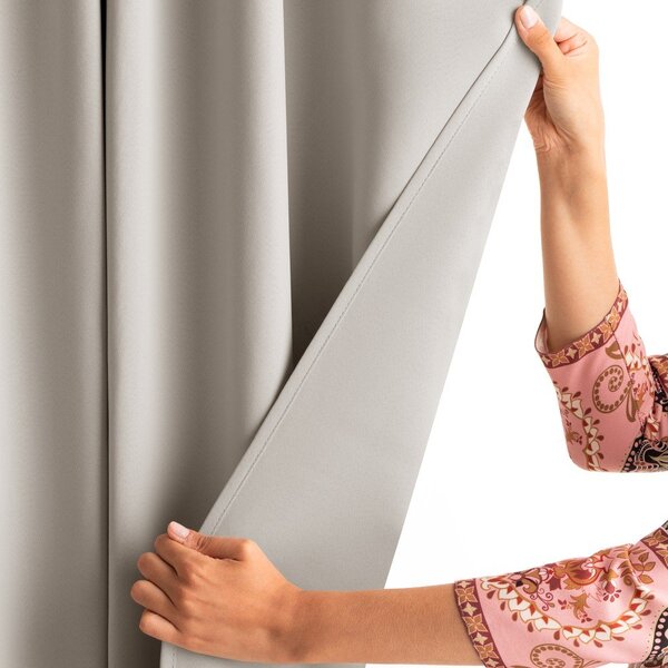 Béžový dimout závěs 140x245 cm Kierra – Restilo