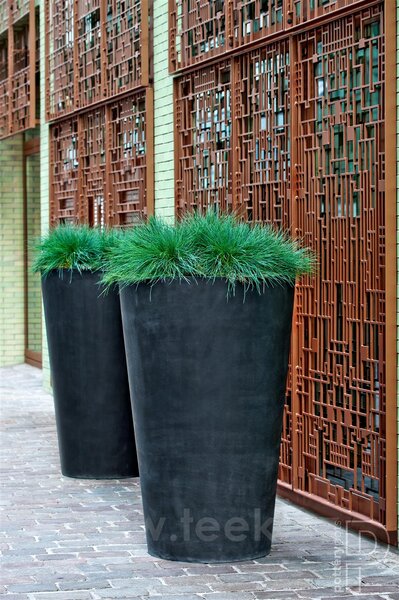 Pottery Pots Venkovní květináč kulatý Belle L, Black (barva černá), kolekce Natural, kompozit Fiberstone, průměr 60 cm x v 90 cm, objem cca 183 l