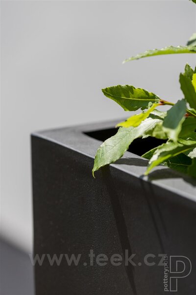 Pottery Pots Venkovní květináč obdélníkový Bouvy XXL, Black (barva černá), kolekce Natural, kompozit Fiberstone, d 50 cm x š 50 cm x v 120 cm, objem cca 300 l