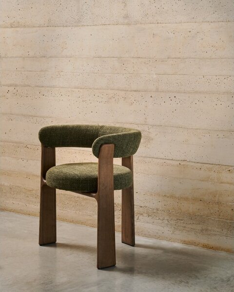 Khaki/hnědé jídelní křeslo s područkami z jasanového dřeva Granite – Kave Home