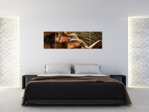Obraz ženy ležící na pláži (170x50 cm)