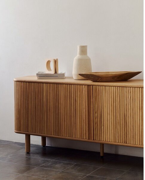 Komoda v dekoru jasanu s posuvnými dveřmi v přírodní barvě 180x75,5x40 cm Mailen – Kave Home