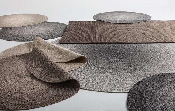 Gloster Venkovní koberec s ombré efektem, Gloster, kulatý 220 cm, akrylová lanka Sunbrella barva Graphite