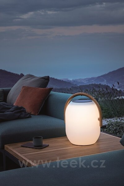 Gloster Venkovní solární LED lampa Ambient Cocoon, Gloster, 31x40x46 cm, polypropylen, madlo teak, vč. dálkového ovládání a nabíjecího kabelu