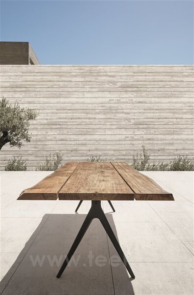 Gloster Masivní jídelní stůl Raw, Gloster, obdélníkový 280x94/104x74 cm, rám hliník barva meteor, deska teak přírodní s opracovanou hranou, deska výška 5 cm, vč. krycí plachty