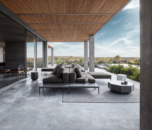 Gloster Venkovní koberec s ombré efektem, Gloster, obdélníkový 200x300 cm, akrylová lanka Sunbrella barva Graphite