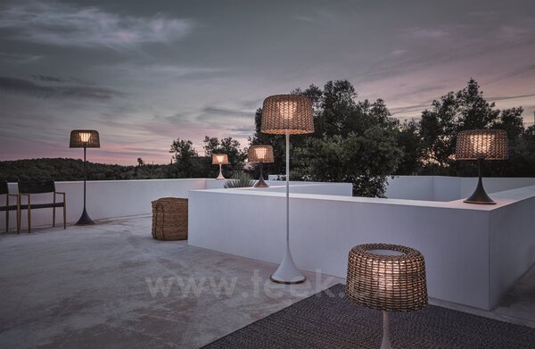 Gloster Venkovní lampa solární/LED samostojná nízká Ambient Mesh, Gloster, 41x65 cm, lakovaný rám hliník barva meteor, výplet umělý ratan hnědobéžový (carob), vč. dálkového ovládání