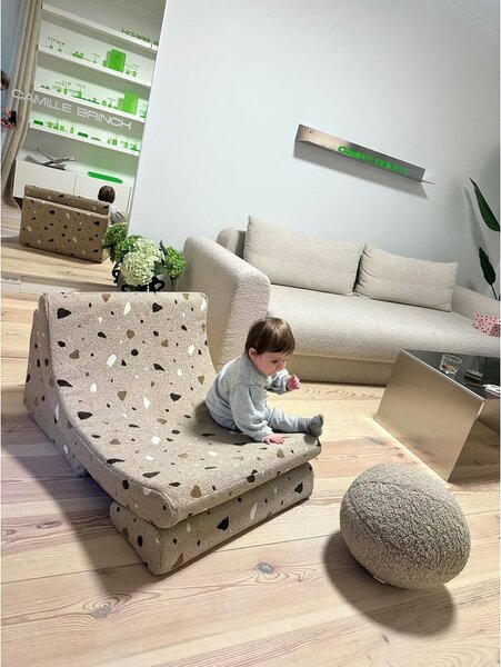 Světle hnědé dětské křesílko z textilie bouclé/žinylkové Terrazzo Moon – Wigiwama