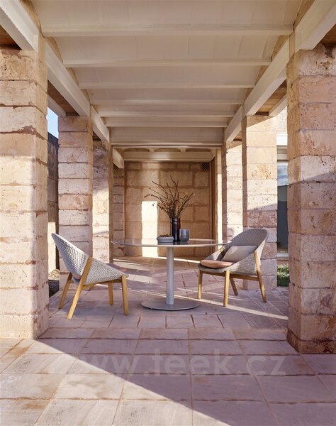 Tribu Jídelní stůl T-Table, Tribu, kulatý 90x76 cm, rám lakovaná nerez barva white, deska glazovaný lávový kámen barva linen