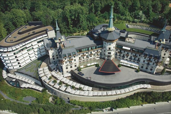 Glatz Profesionální slunečník Castello Pro, Glatz, obdélníkový 400x300 cm (4x3 m), rám eloxovaný hliník, potah akryl 300 g/m2 barva dle vzorníku