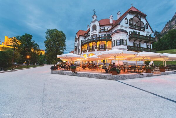 Glatz Profesionální slunečník Castello Pro, Glatz, kulatý 350 cm (3,5 m), eloxovaný hliník, potah akryl 300 g/m2 barva dle vzorníku