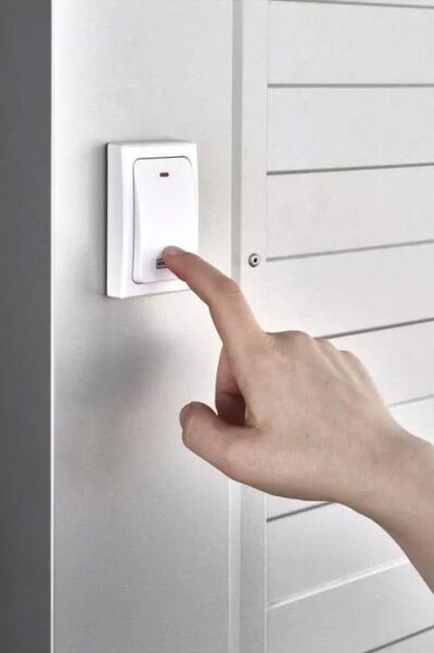 Bezdrátový zvonek do zásuvky 230V IP44 bílá