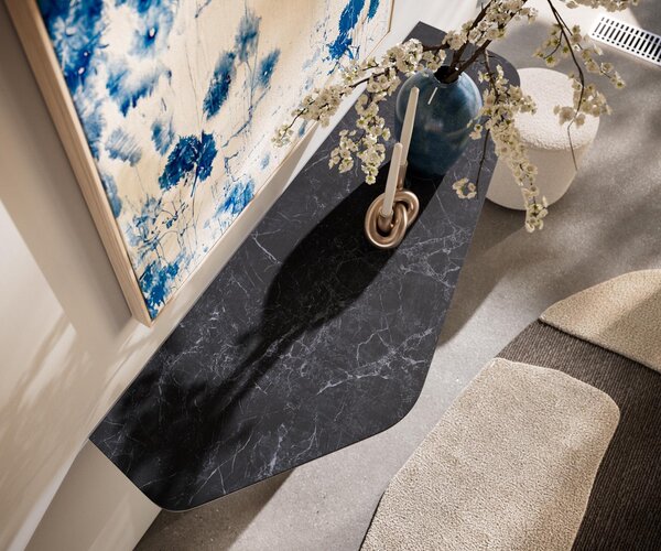 DELIFE Konzolový stůl Edge polygonální 140×50 cm keramika Laminam® Nero Greco antracit Spios kov černá