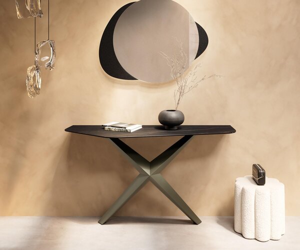 DELIFE Konzolový stůl Edge polygonální 140×50 cm keramika Laminam® Noir Desir hnědá Zentharo kov titanová barva