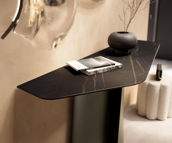 DELIFE Konzolový stůl Edge polygonální 140×50 cm keramika Laminam® Noir Desir hnědá Livos kov titanová barva