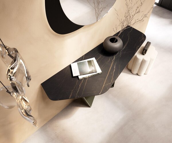 DELIFE Konzolový stůl Edge polygonální 140×50 cm keramika Laminam® Noir Desir hnědá Spios kov titanová barva