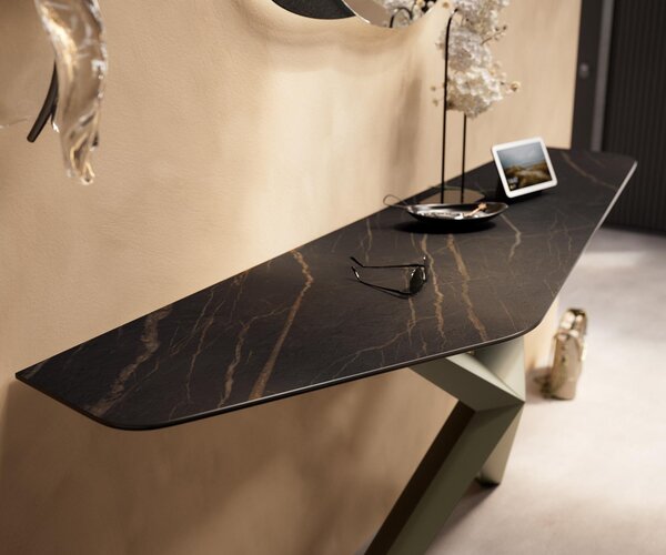 DELIFE Konzolový stůl Edge polygonální 180×50 cm keramika Laminam® Noir Desir hnědá Zentharo kov titanová barva