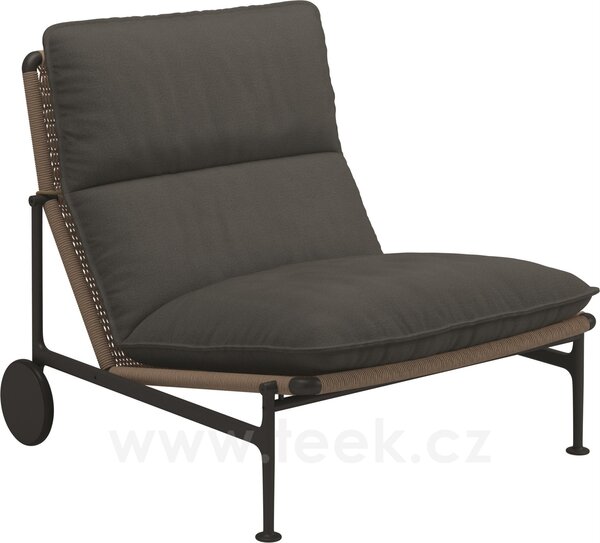 Gloster Nízká židle s kolečky Zenith, Gloster, 93x84,5x83 cm, rám hliník barva meteor, výplet umělý ratan barva wheat, sedáky venkovní látka kat. C barva dle vzorníku