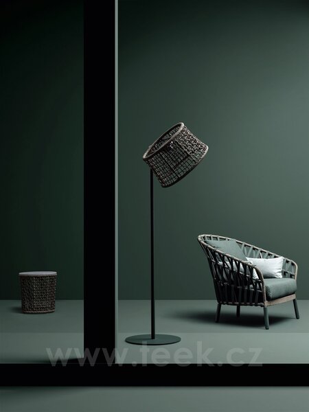 Varaschin Nízké křeslo Emma Cross, Varaschin, 109x100x93 cm, rám hliník, pásový výplet, sedák a 3 opěrné polštáře venkovní látka kat. B, barevné provedení dle vzorníku