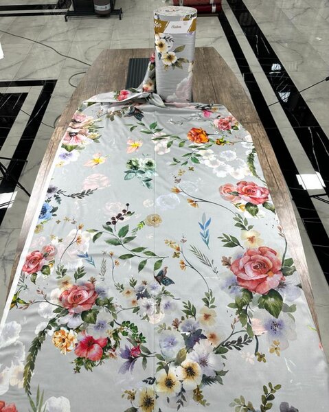 Ervi Bavlna Satén Delux š.240 cm Barevné květy na šedém - 734, metráž