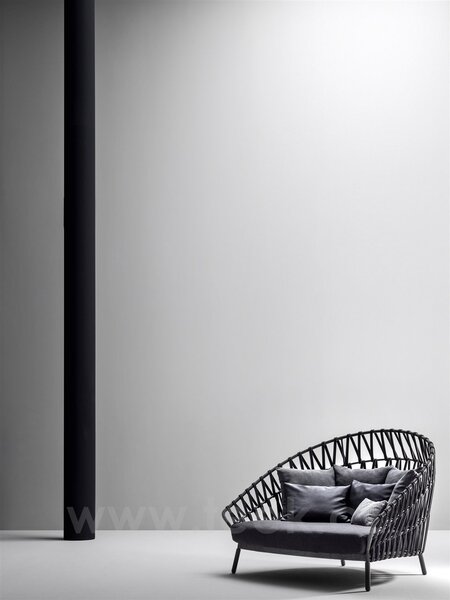 Varaschin Denní postel Emma Cross, Varaschin, 185x154x130 cm, rám hliník, pásový výplet, matrace a 7 opěrných polštářů venkovní látka kat. C, barevné provedení dle vzorníku