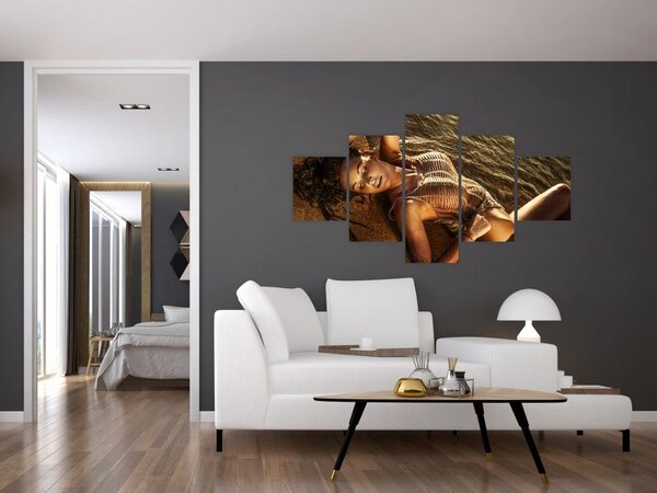 Obraz ženy ležící na pláži (125x70 cm)