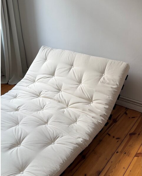 Rozkládací pohovka v hořčicové barvě 140 cm Roots Black Night – Karup Design