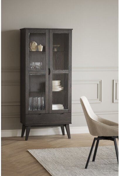 Hnědá vitrína v dekoru dubu 82x185 cm Filippa – Rowico