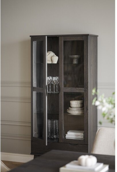 Hnědá vitrína v dekoru dubu 82x185 cm Filippa – Rowico