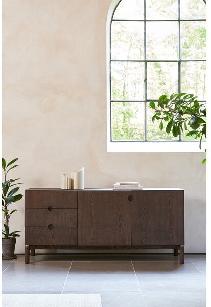 Tmavě hnědá nízká komoda v dekoru dubu 160x73 cm Arun – Unique Furniture