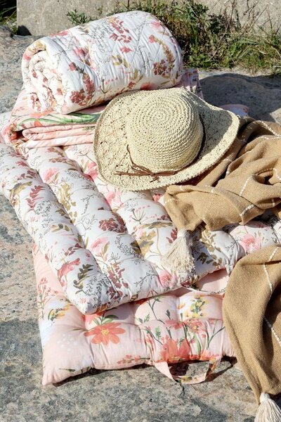 Krémová matrace s květy Aix Quilt Wild Flowers - 60*100 cm - Chic Antique