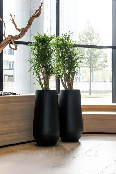 Pottery Pots Venkovní květináč kulatý Nax M, Black (barva černá), kolekce Natural, kompozit Fiberstone, průměr 35 cm x v 70 cm, objem cca 51 l