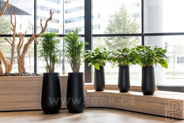 Pottery Pots Venkovní květináč kulatý Nax M, Black (barva černá), kolekce Natural, kompozit Fiberstone, průměr 35 cm x v 70 cm, objem cca 51 l