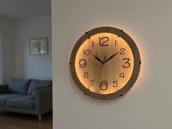 "Velké číslice" světelné hodiny s powerbankou a pohybovým čidlem/dub světlý velikost svítidla/hodin: 31 cm