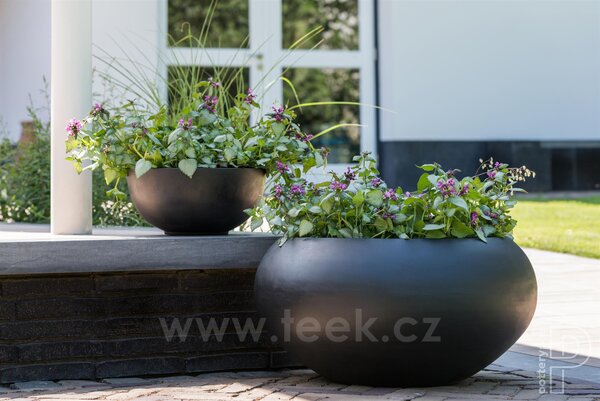 Pottery Pots Venkovní květináč kulatý Cora S, Black (barva černá), kolekce Natural, kompozit Fiberstone, průměr 47 cm x v 25,5 cm, objem cca 33 l