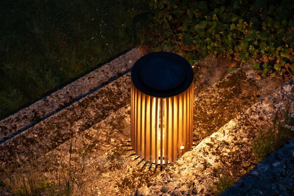 Vincent Sheppard Venkovní solární LED lampa Maya, Vincent Sheppard, Ø28x48 cm, lakovaný hliník barva Black, teakové dřevo, solární panel
