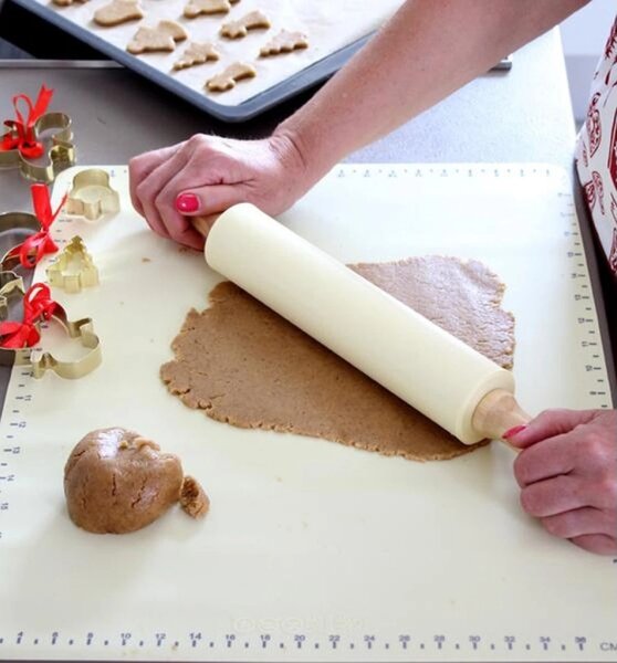 Dřevěný váleček se silikonem TORO 43 cm krémová