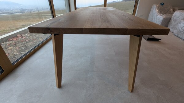 Moderní jídelní stůl z masivu - Stylix Velikost Desky: 1300x800 (mm)