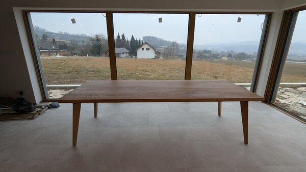 Moderní jídelní stůl z masivu - Stylix Velikost Desky: 1300x800 (mm)