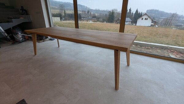 Moderní jídelní stůl z masivu - Stylix Velikost Desky: 1300x800 (mm)