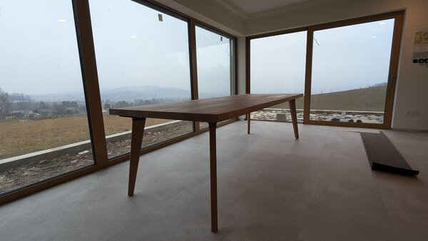 Moderní jídelní stůl z masivu - Stylix Velikost Desky: 1300x800 (mm)