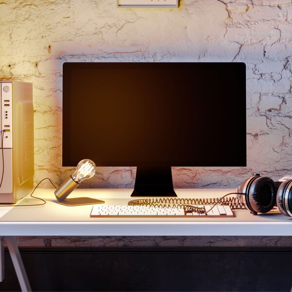 Creative cables Stolní lampa SI! 5V se žárovkou A60 a kovovým podstavcem Barva: Matná měď