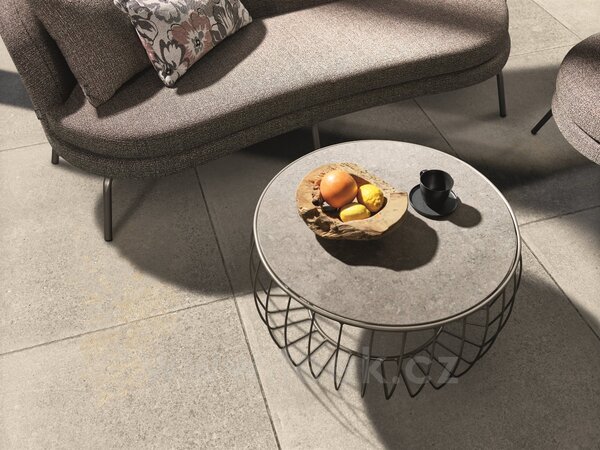 Stern Odkládací stolek Oxo, Stern, kulatý 77x37 cm, průměr desky 68 cm, rám lakovaný hliník černý (black matt), deska keramika dekor Stone grey