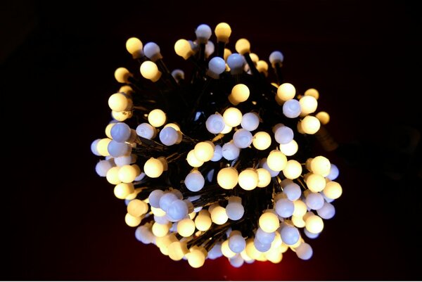 Venkovní vánoční LED řetěz s kuličkami, 6m, 300 LED diod - různé barvy Barva: kombinace studené bílé a teplé bílé