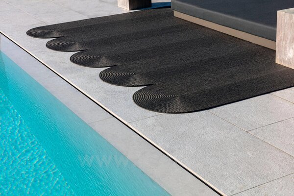 Limited Edition Venkovní koberec Poolside Serpentine, Limited Edition, organický tvar 200x300 cm (5 x module 1), barva dle vzorníku