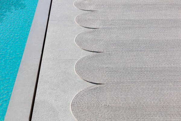 Limited Edition Venkovní koberec Poolside Serpentine, Limited Edition, organický tvar 200x300 cm (5 x module 1), barva dle vzorníku