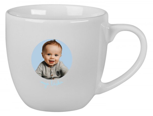 Personalizovaný keramický hrnek 400 ml s výřezem fotky na podkladu